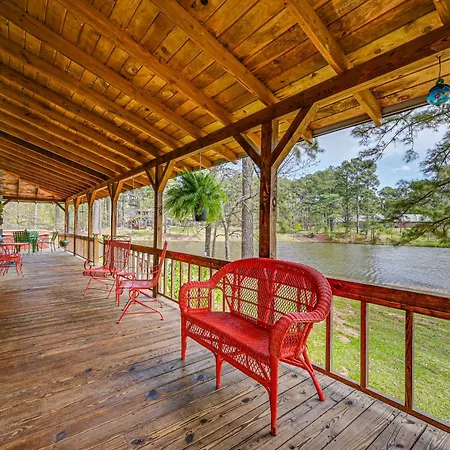 Broken Bow Cabin With Hot Tub And Fishing On-Site!